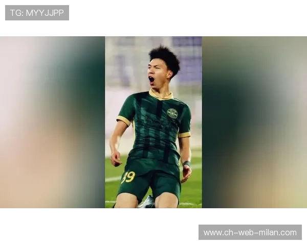 前锋背后穿插接长传转身抽射定乾坤——用科技与训练点亮你的攻势瞬间