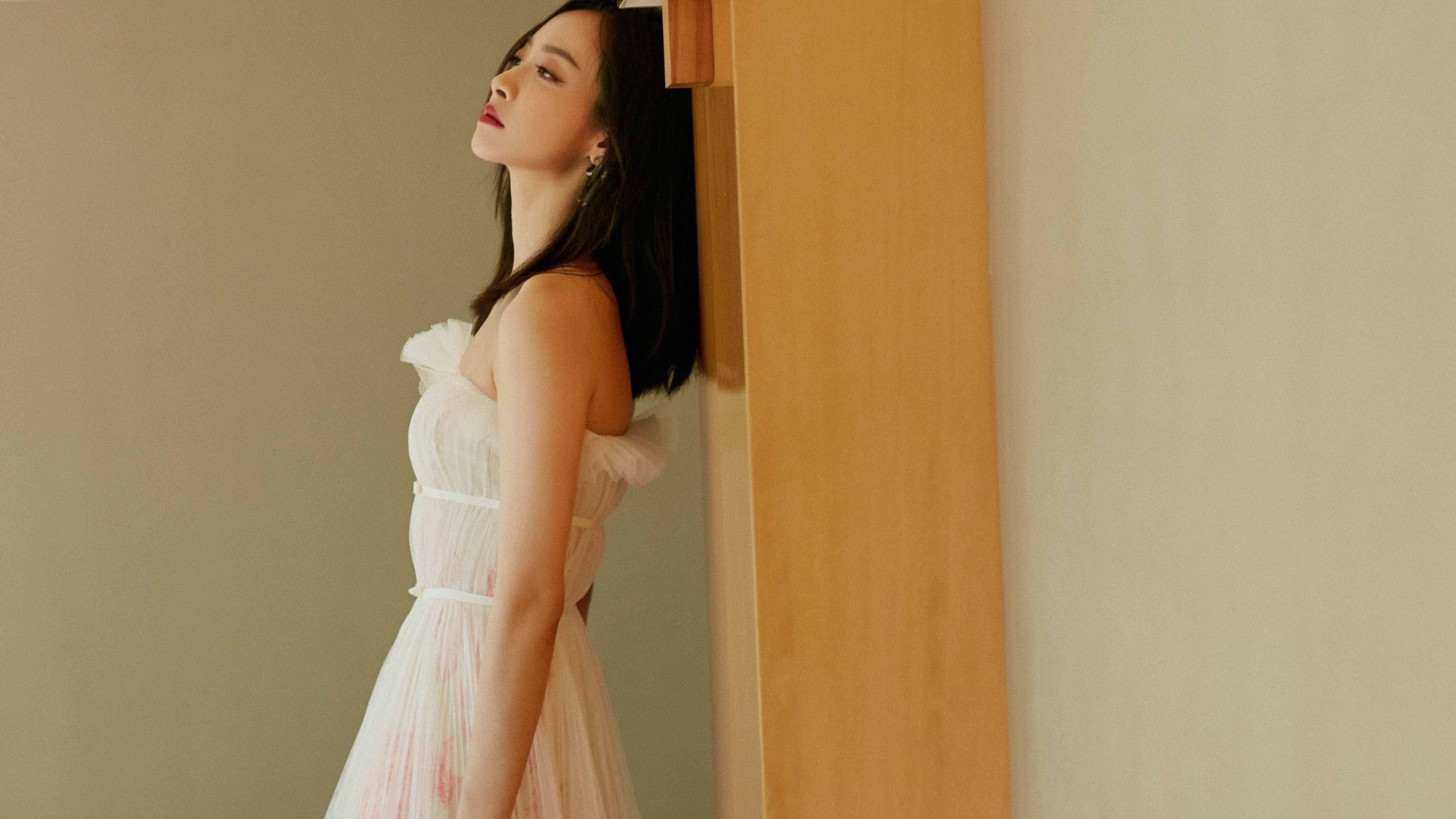 斯滕伯根决赛中段加速领跑赛道,斯腾伯格图片